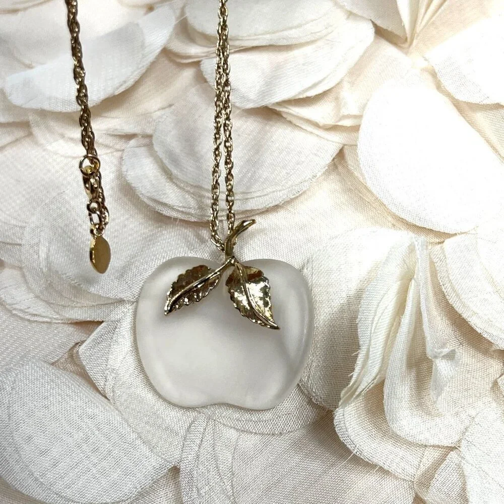 VINTAGE AVON Frosted Glass Apple Pendant Necklace Gold Tone EUC